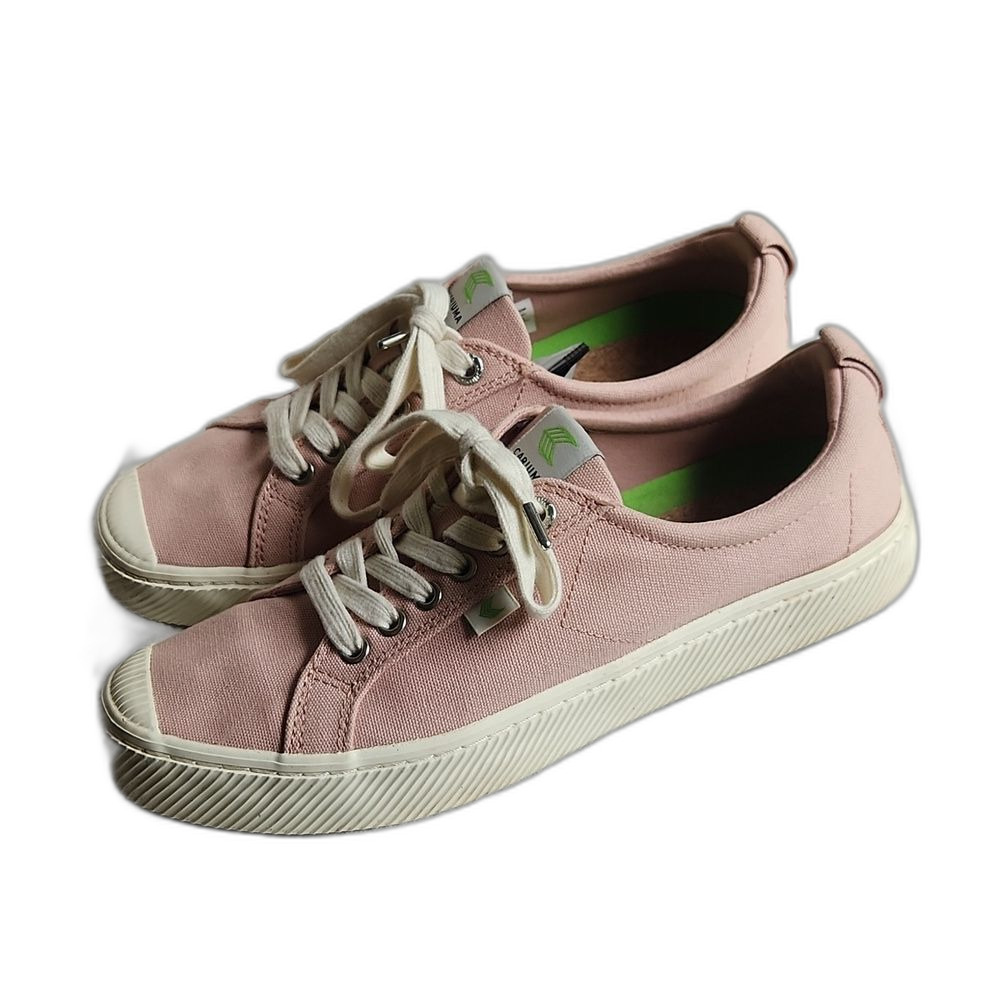 EUC Cariuma women's low top rose sneakers women's 10